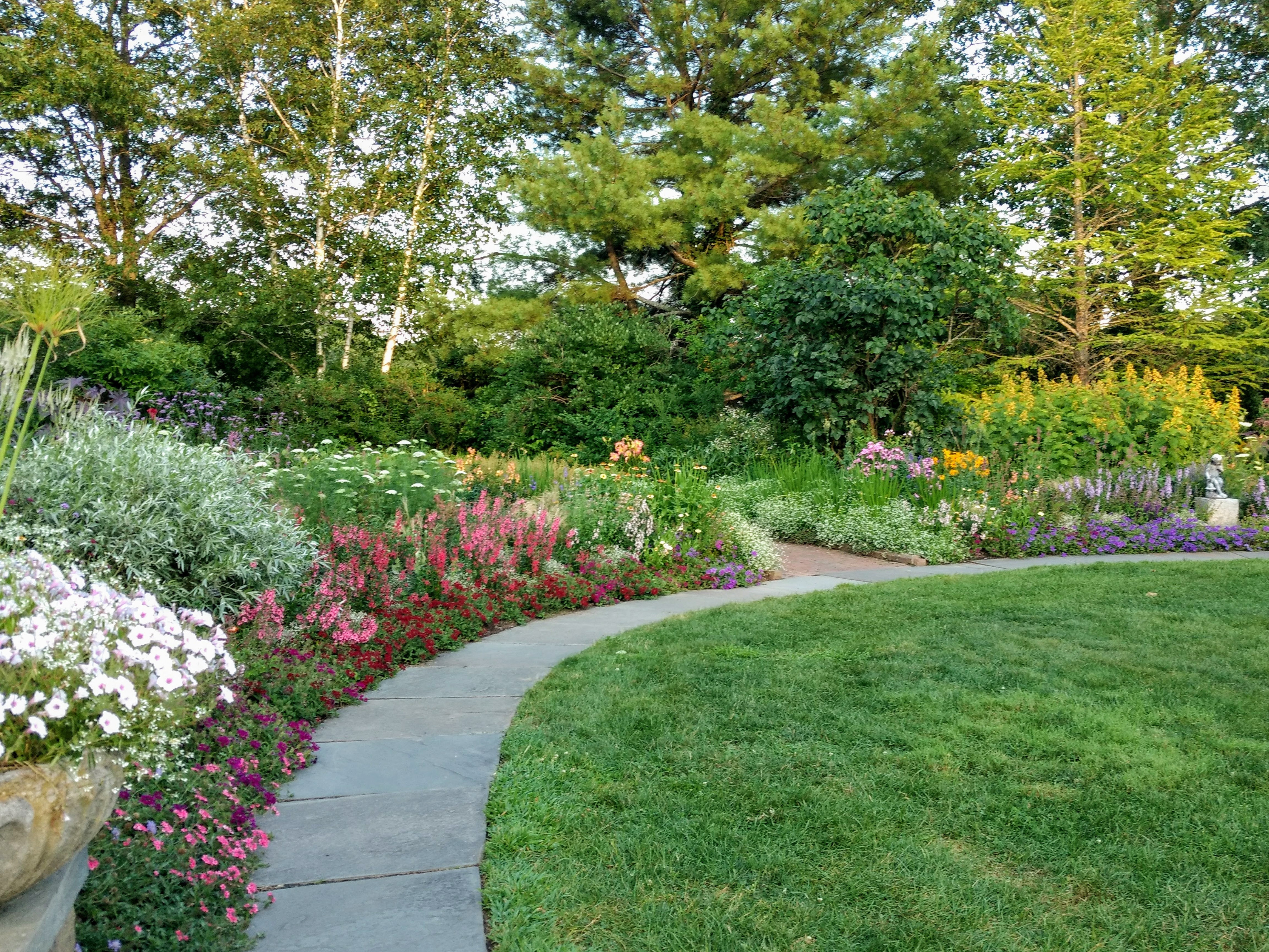 Благоустройство участка частного дома в Алупке и Республике Крым